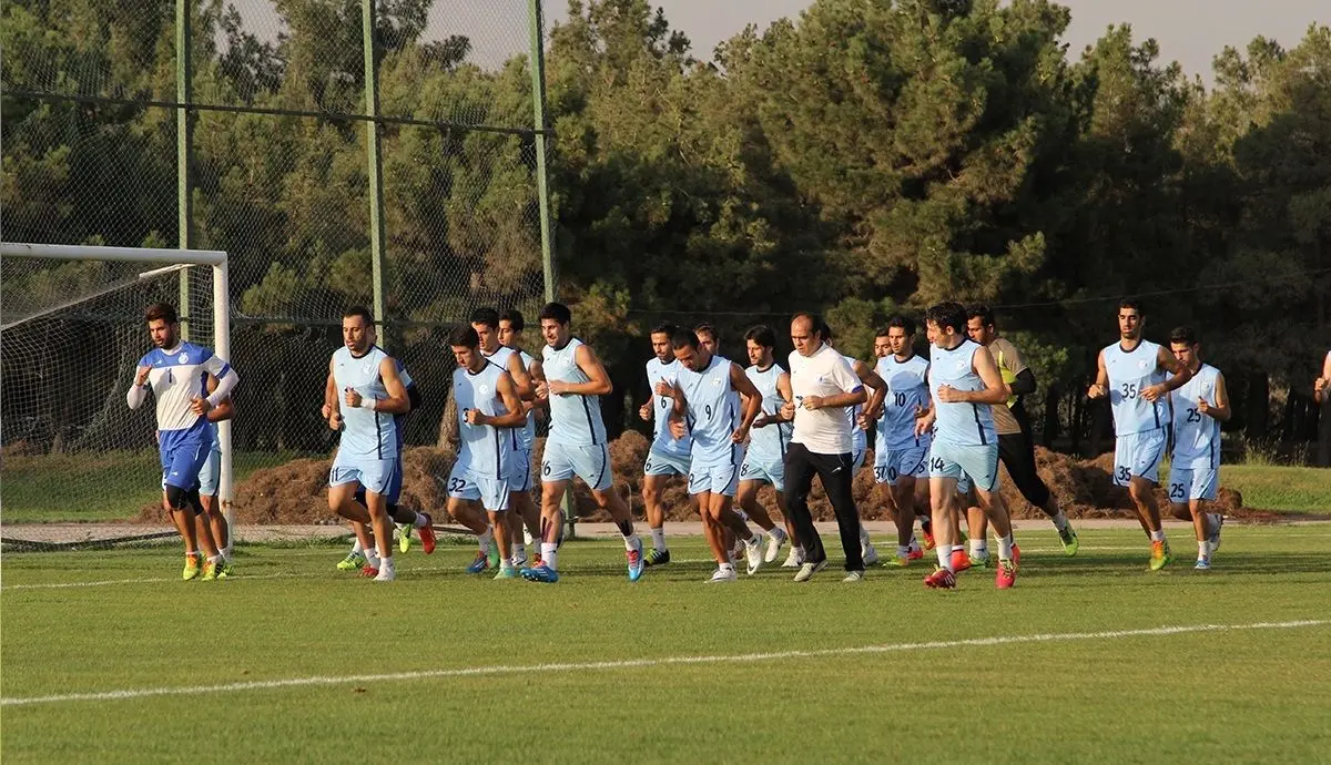 استقلال در راستای حمایت از تیم فوتبال نفت تهران، زمان تمرین فردای خود را تغییر داد