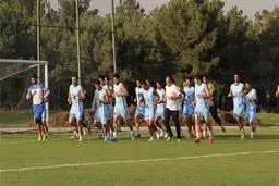 استقلال در راستای حمایت از تیم فوتبال نفت تهران، زمان تمرین فردای خود را تغییر داد