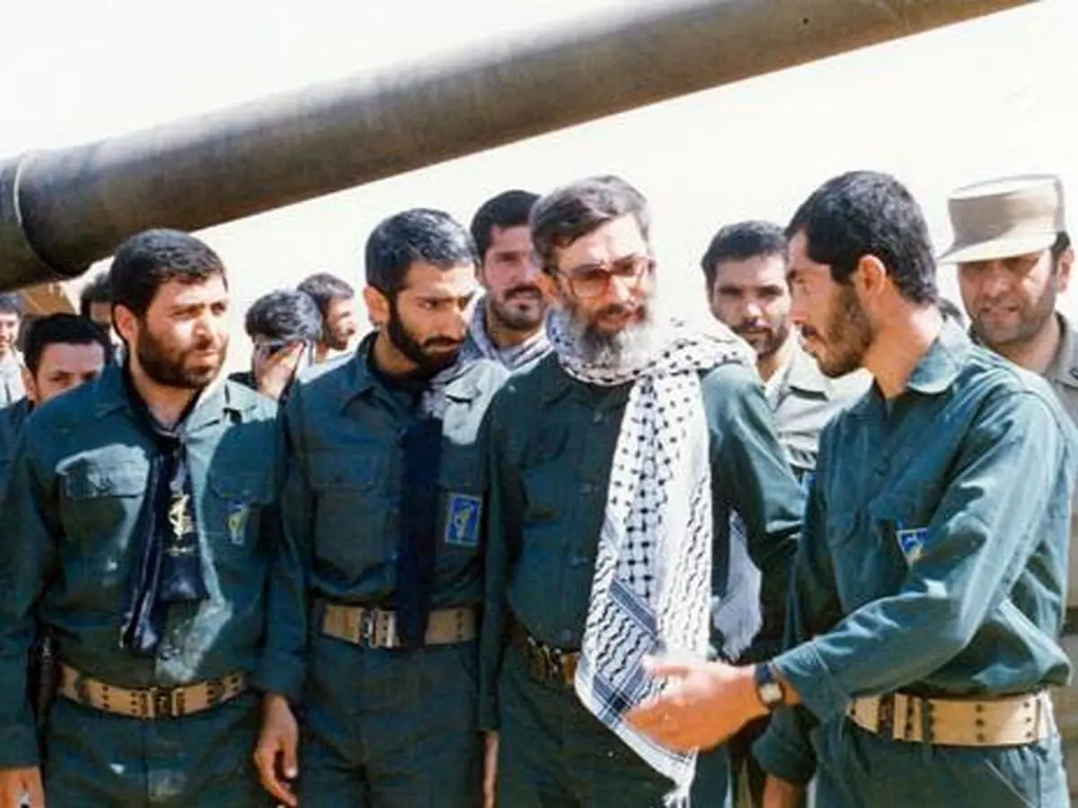 کتاب "به‌ سوی قله‌ها" رونمایی شد