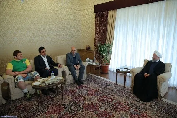 روحانی: ورزشکاران باید برای جامعه بخصوص جوانان الگو باشند