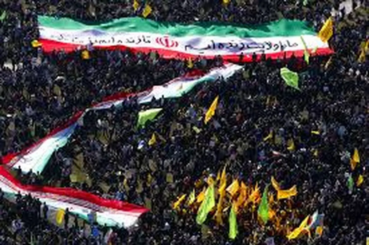 "ضربه متقابل ملت"- حلقه‌ اتحاد لبیک یا خامنه‌ای در راهپیمایی ۲۲ بهمن در شیراز تشکیل شد