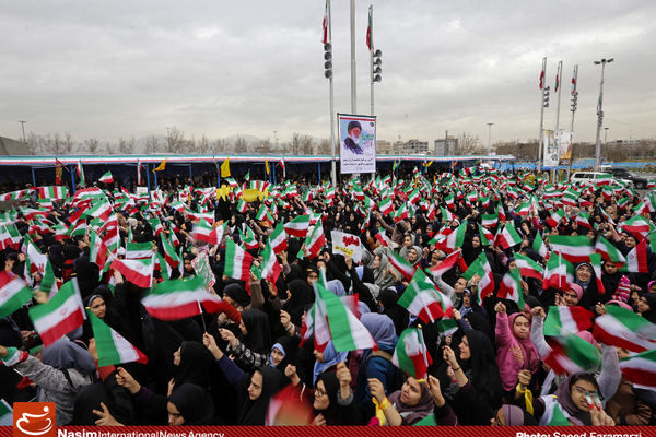 الجریده: ایرانی‌ها پس از ۳۶ سال و با وجود تحریم‌ها، در جشن‌ پیروزی انقلاب اسلامی شرکت کردند