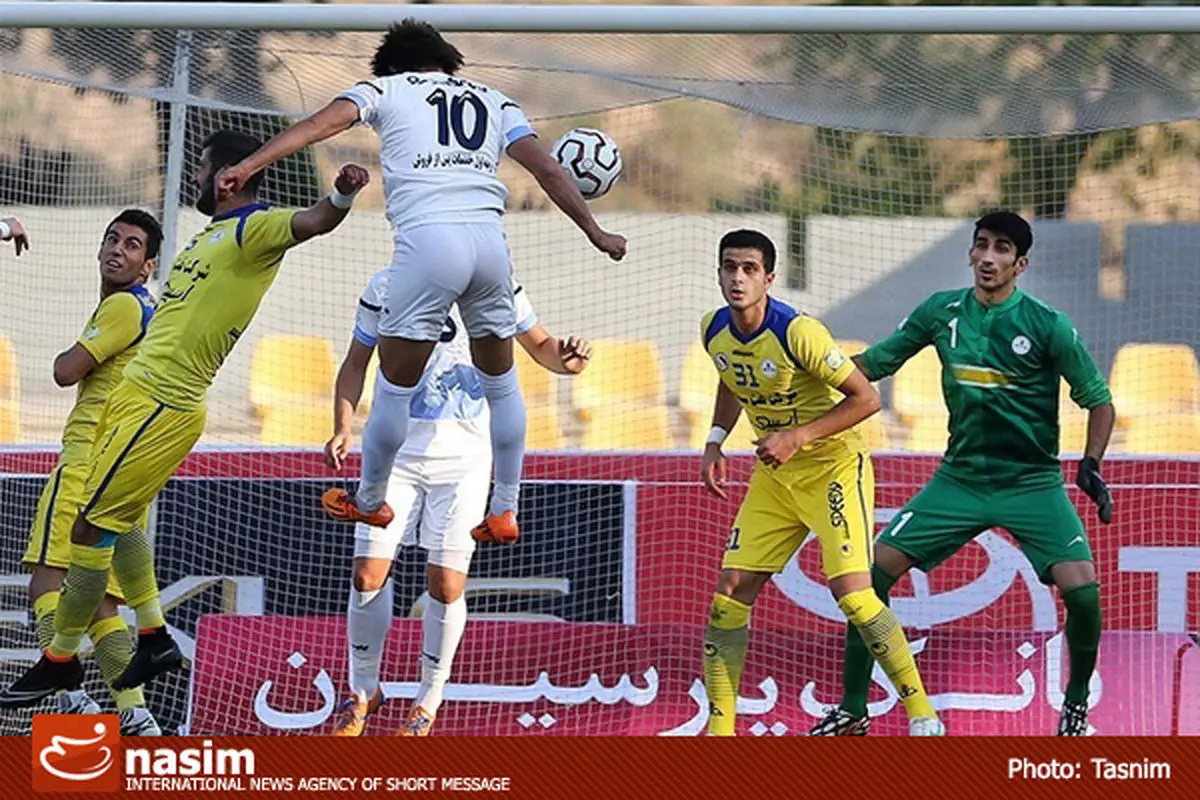 صدرنشین لیگ‌برتر متوقف شد