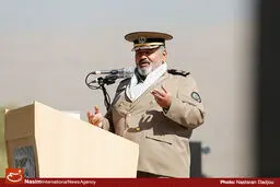 سرلشکر فیروزآبادی: از رفتار آمریکایی‌ها، انگلیسی‌ها و فرانسوی‌ها  در یمن بوی توطئه بر می‌آید