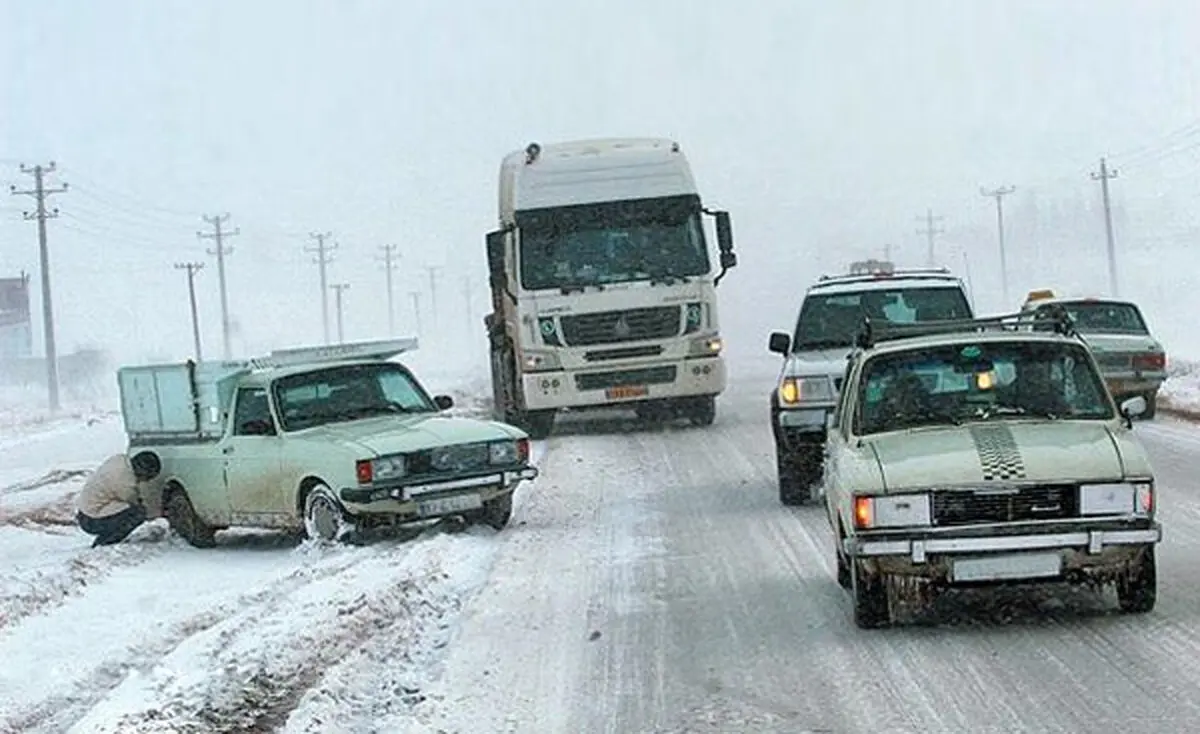 محورهای ۱۱ استان کشور با بارش برف و باران همراه شد