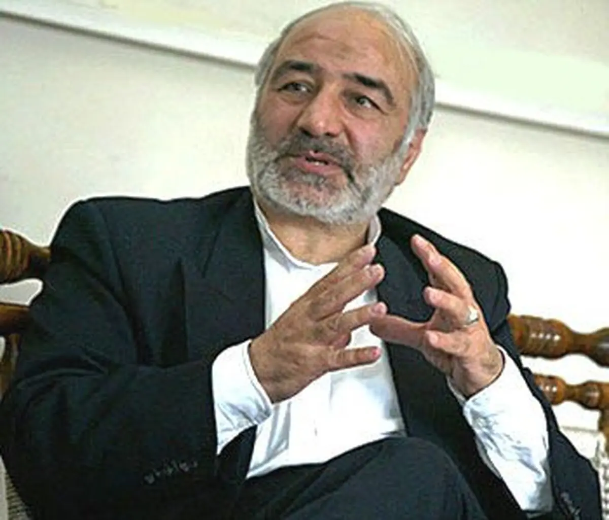 جواد منصوری: بازرگان‌هایی که به انقلاب ضربه می‌زنند تمام شدنی نیستند