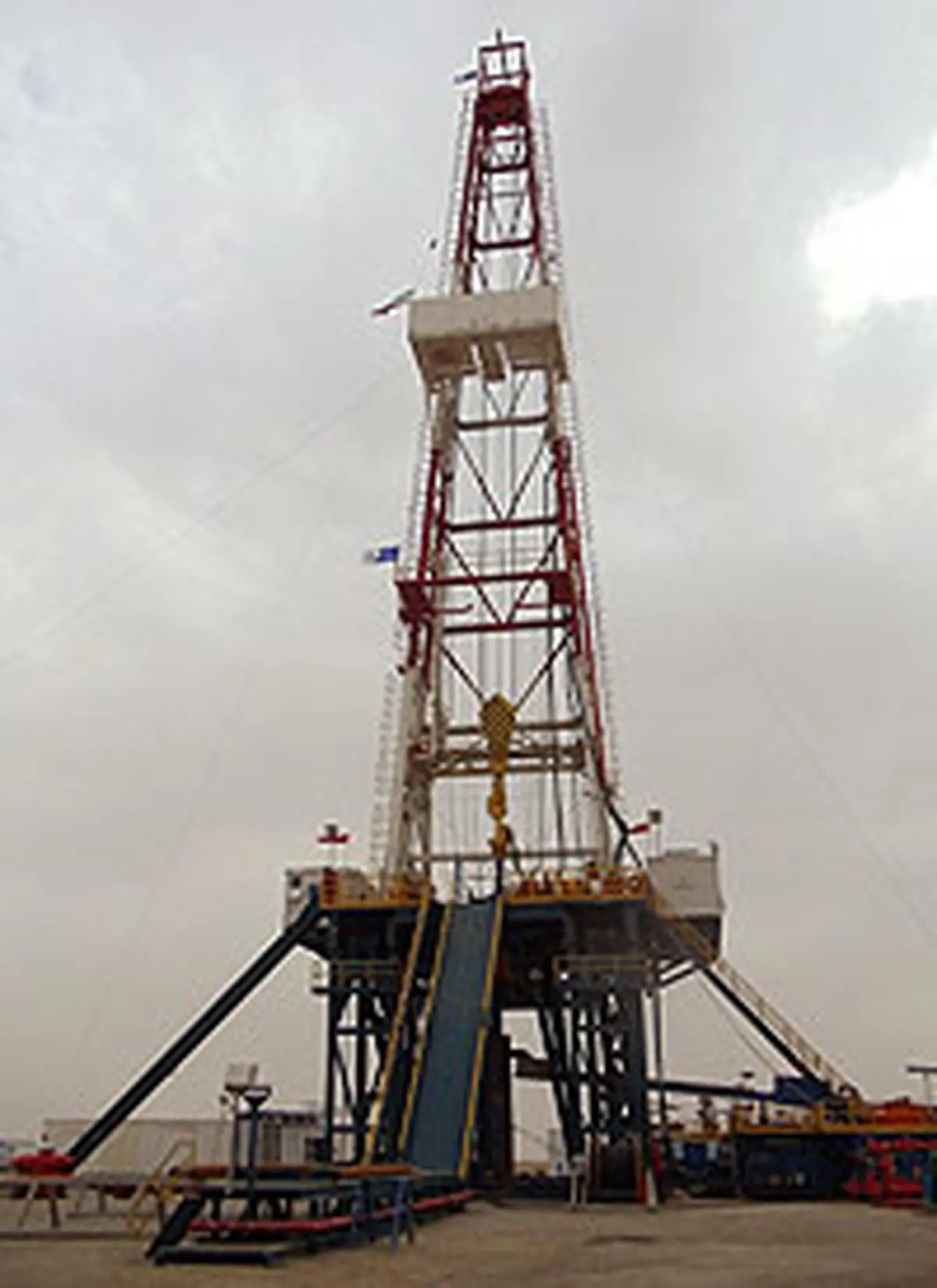 خرید و یا اجاره دکل حفاری خارجی ممنوع شد