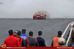 گزارش تصویری:: اجرای حرکات نمایشی اتومبیل