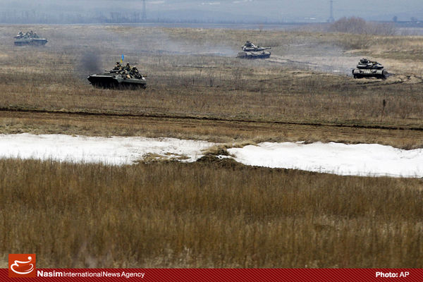 ارتش اوکراین تسلیحات سنگین خود را عقب می‌کشاند