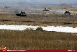 ارتش اوکراین تسلیحات سنگین خود را عقب می‌کشاند