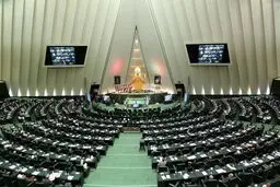 درآمد حاصل از هولوگرام شرکت دخانیات به رد دیون بازنشستگان فولاد اختصاص یافت