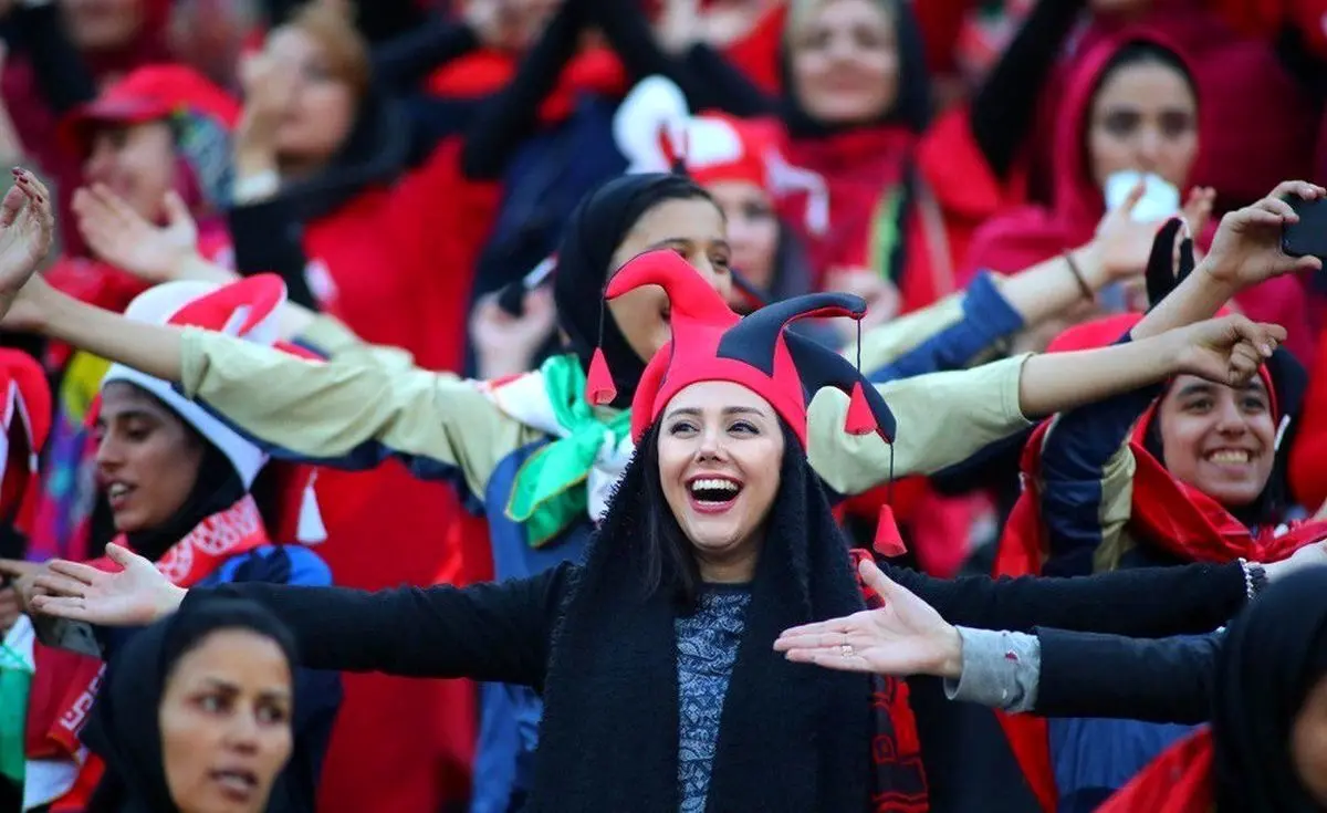 اولین حضور بانوان هوادار آلومینیوم اراک در ورزشگاه