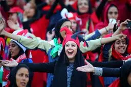اولین حضور بانوان هوادار آلومینیوم اراک در ورزشگاه