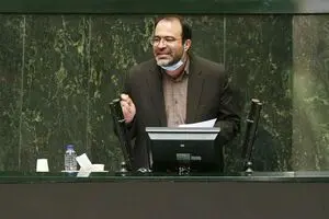 نطق طوفانی نماینده مجلس علیه جمهوری کارمندان