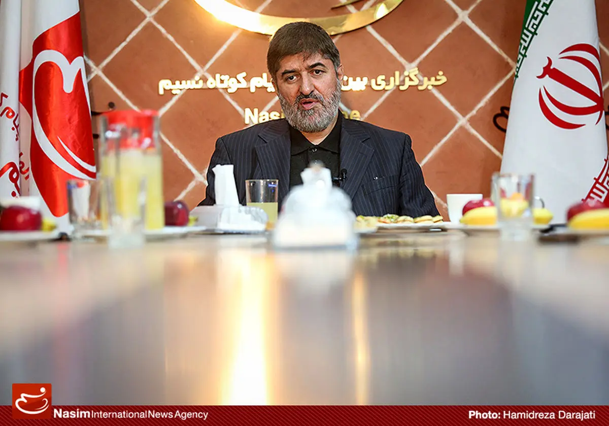 شهید مطهری در روز شهادتش گفت که امام از بازرگان راضی نیست و همین روزها دولت را تغییر می دهیم