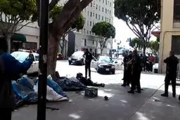 فیلم: افسران پلیس لس‌آنجلس در آمریکا یک بی‌خانمان را کشتند