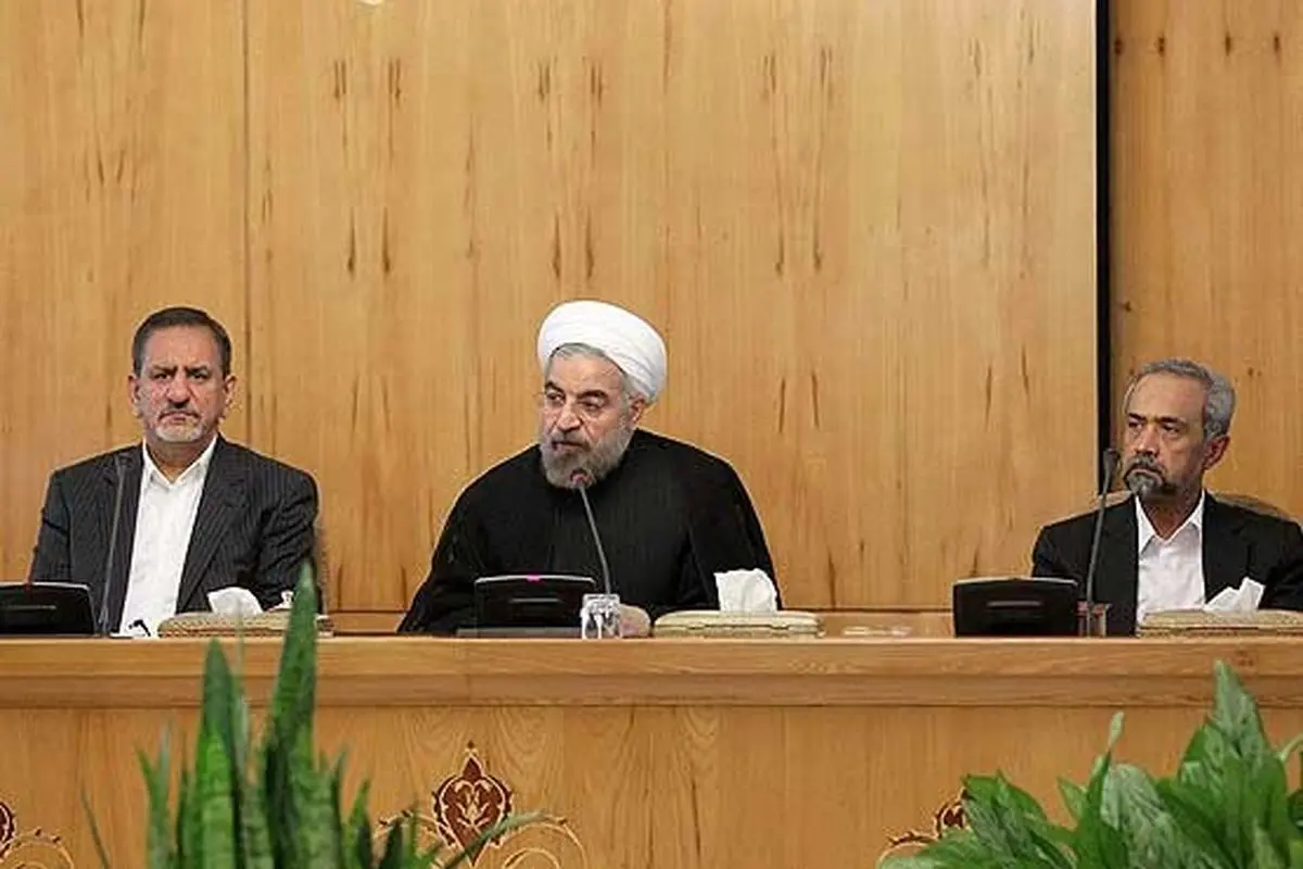 روحانی: حمایت و پشتیبانی مراجع عالیقدر و حوزه علمیه از سرمایه‌های بزرگ دولت است