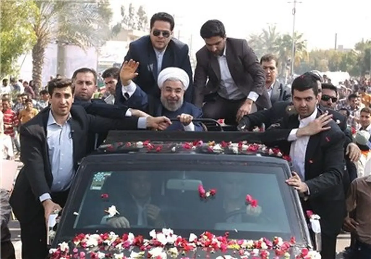 روحانی در چهاردهمین سفر استانی وارد قم شد