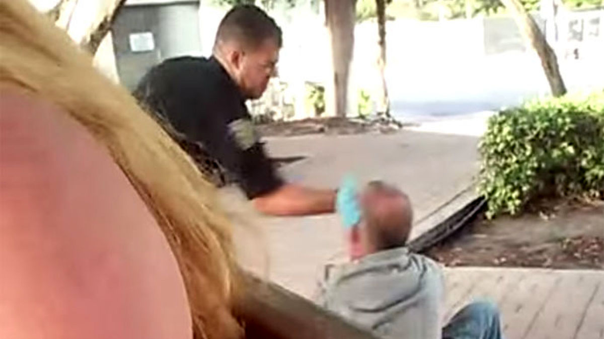 فیلم: کتک زدن یک مرد بی‌خانمان توسط پلیس فلوریدا