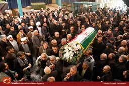 پیکر صادق طباطبایی از جماران تشییع و در حرم امام(ره) به خاک سپرده شد