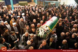 پیکر صادق طباطبایی از جماران تشییع و در حرم امام(ره) به خاک سپرده شد