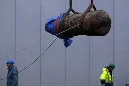 ورزشگاه بروسیا دورتموند بعد از کشف بمب موقتا تعطیل شد