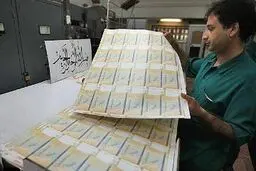 اسکناس پنج هزار تومانی با نماد سر در دانشگاه تهران رونمایی شد+عکس