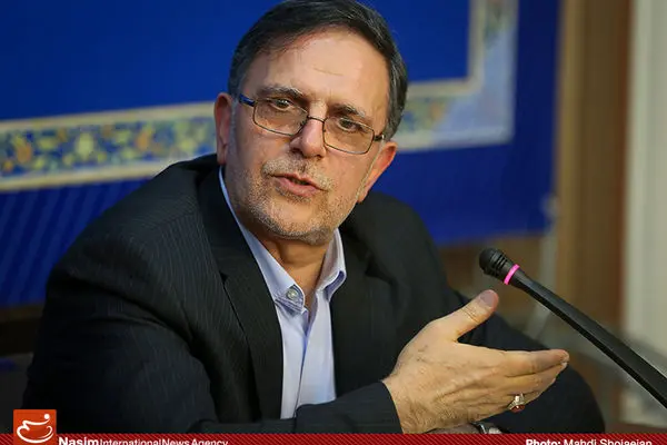 رئیس‌کل بانک مرکزی: بانک‌ها باید هر سال یک سوم از سهام خود را در بازار عرضه کنند