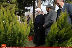 عکس خبری:: کاشت نهال توسط رئیس‌جمهور