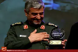 گزارش تصویری:: اهدای مدال نخبگان المپیادهای علمی به رهبر معظم انقلاب