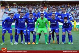 استقلال مقابل نفت یک دست ‌آبی می‌پوشد