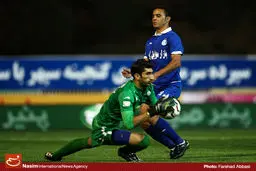 نفت و استقلال مساوی به رختکن رفتند