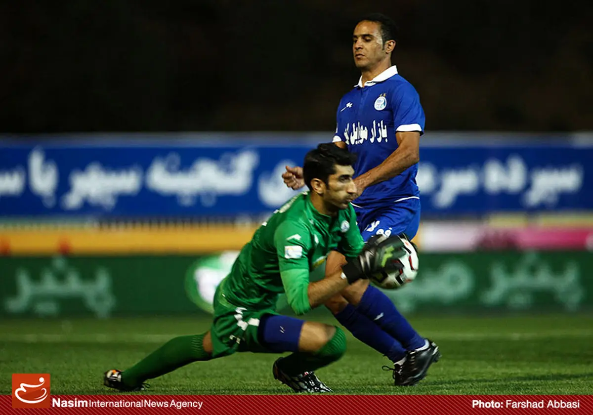 نفت و استقلال مساوی به رختکن رفتند