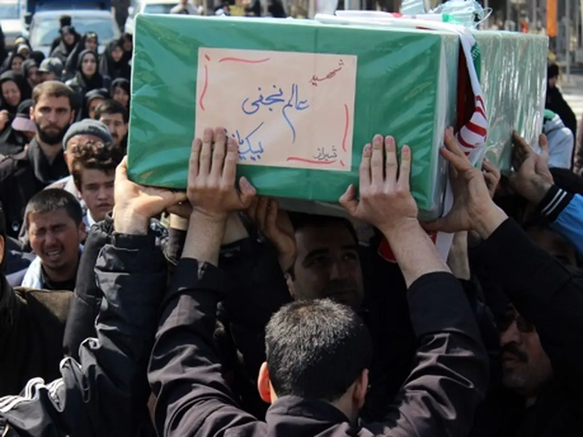 پیکر شهید مدافع حرم در گلزار شهدا تشییع و تدفین شد