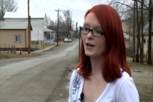 دختر آمریکایی به دلیل رنگ کردن موهایش از مدرسه اخراج شد