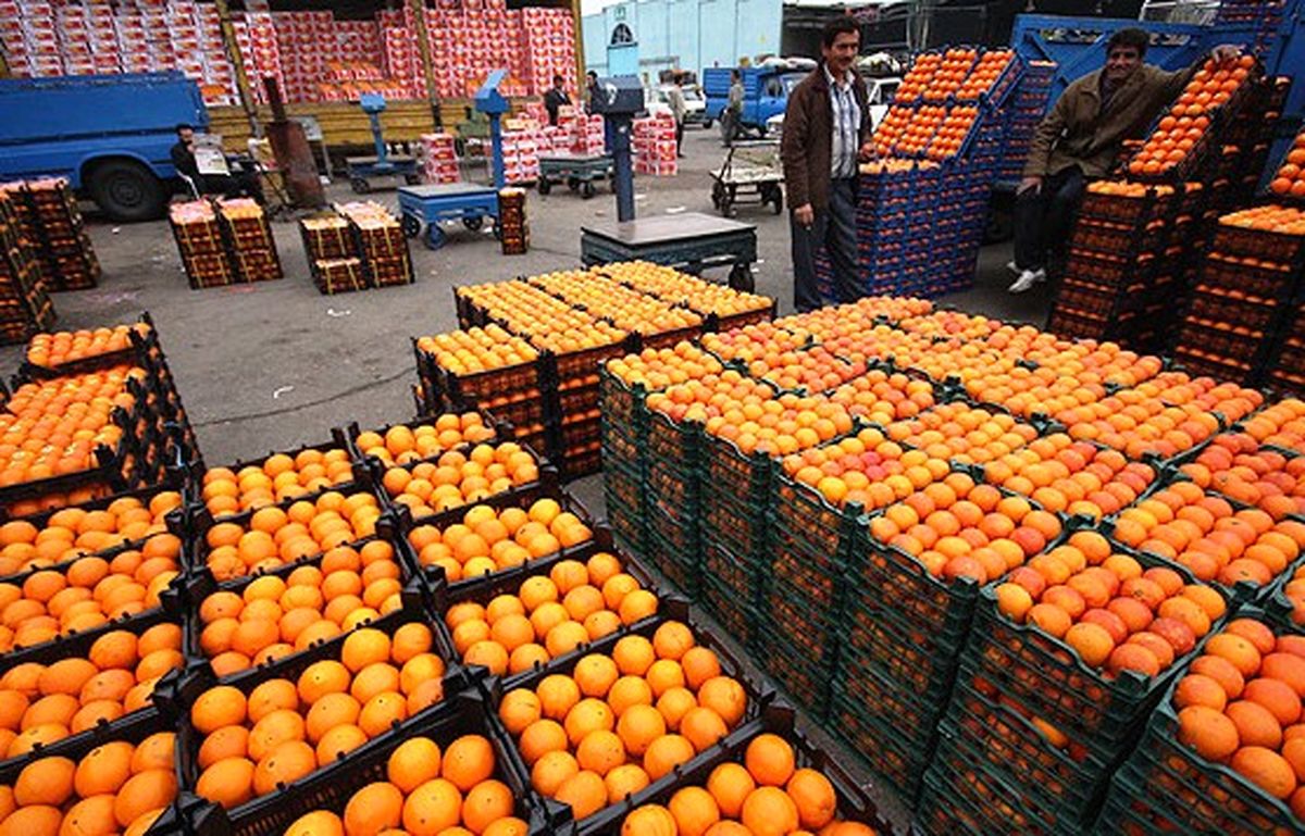 توزیع سیب و پرتقال شب عید آغاز شد