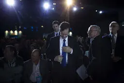 گرگ‌ها در سکوت می‌میرند