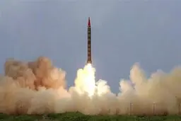پاکستان موشک با قابلیت حمل کلاهک اتمی را با موفقیت آزمایش کرد