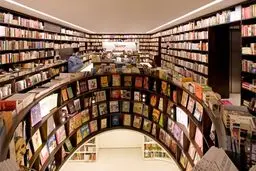 ۴۸ کتاب داستانی که در سال ۹۳ جیب بازار نشر را پرسود کردند