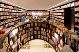 ۴۸ کتاب داستانی که در سال ۹۳ جیب بازار نشر را پرسود کردند