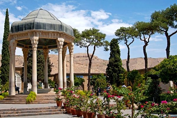 معاون میراث فرهنگی فارس: بازدید از آرامگاه حافظ از یکم فروردین ۲۴ ساعته می‌شود