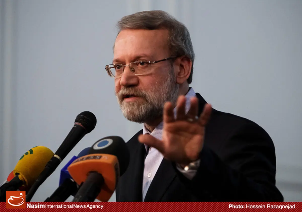 لاریجانی: رایزنی درباره مسائل مهم منطقه‌ای از اهداف سفرمان به قطر است