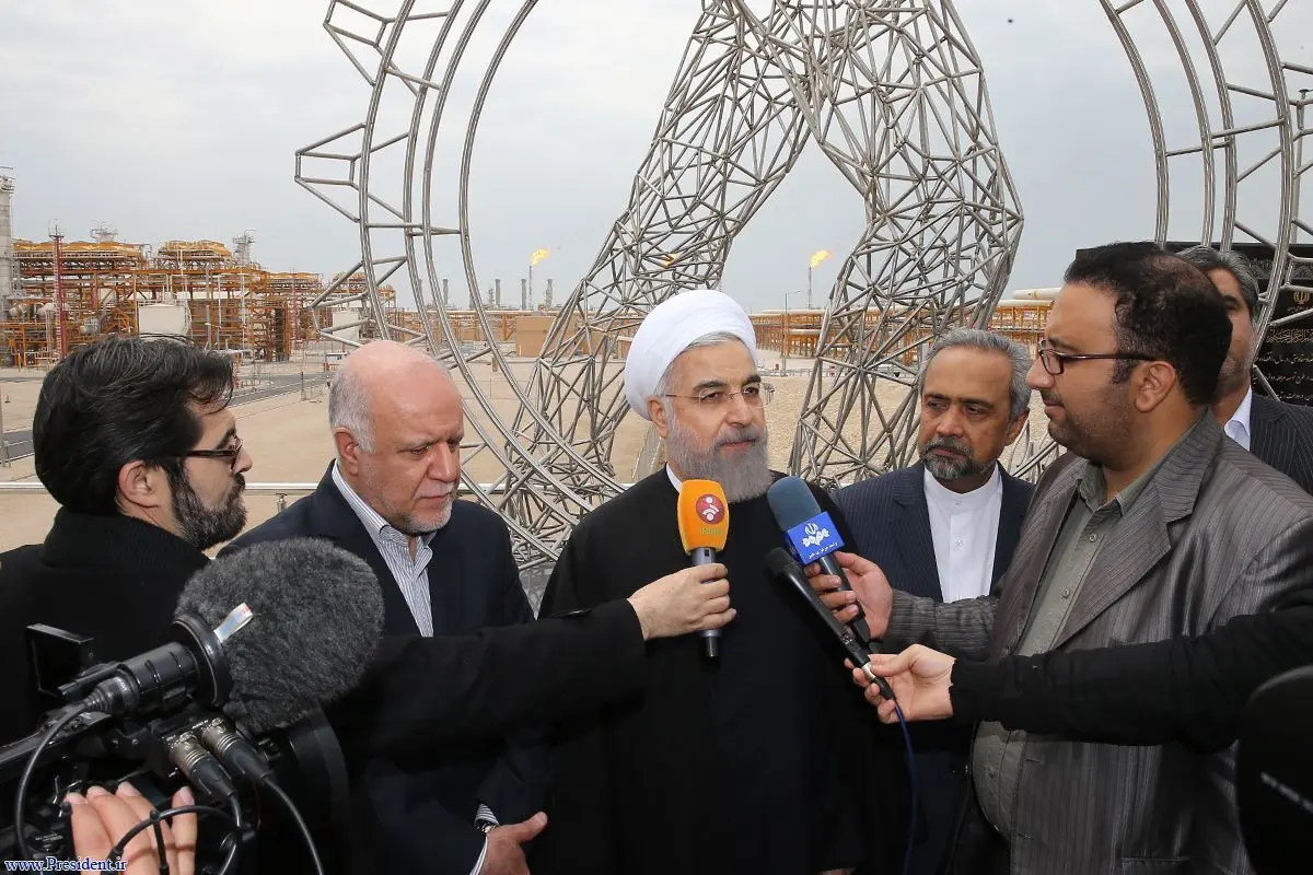 روحانی: اجرای طرح بزرگ فاز ۱۲ پارس جنوبی نشان داد دوران تحریم به پایان رسیده است