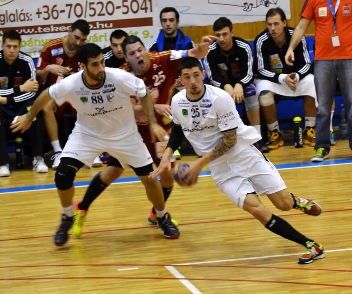 تاتابانیا در لیگ هندبال مجارستان شکست خورد