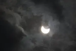 آخرین خورشید گرفتگی سال ۹۳ ساعت ۱۳:۴۲ امروز رخ می‌دهد