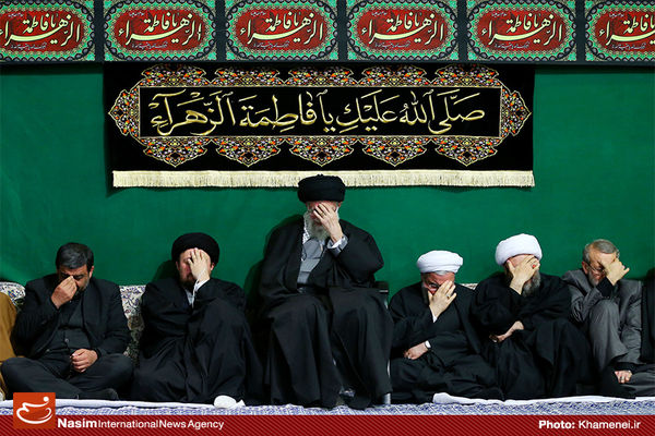 گزارش تصویری:: اولین شب عزاداری شهادت حضرت زهرا(س) در حسینیه امام خمینی(ره)