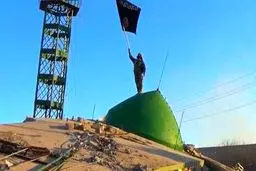 داعش آیات قرانی و نام پیامبر را  از مساجد موصل حذف می‌کند