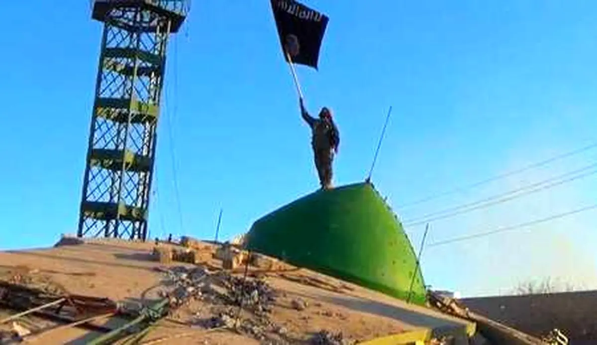 داعش آیات قرانی و نام پیامبر را  از مساجد موصل حذف می‌کند