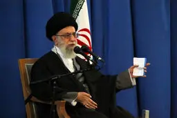 هنر را از شکل کالای تجملی خارج کنید