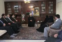 رئیس‌جمهور با خانواده شهید  صیاد شیرازی و جانباز ۷۰ درصد محمد حامی دیدار و گفتگو کرد